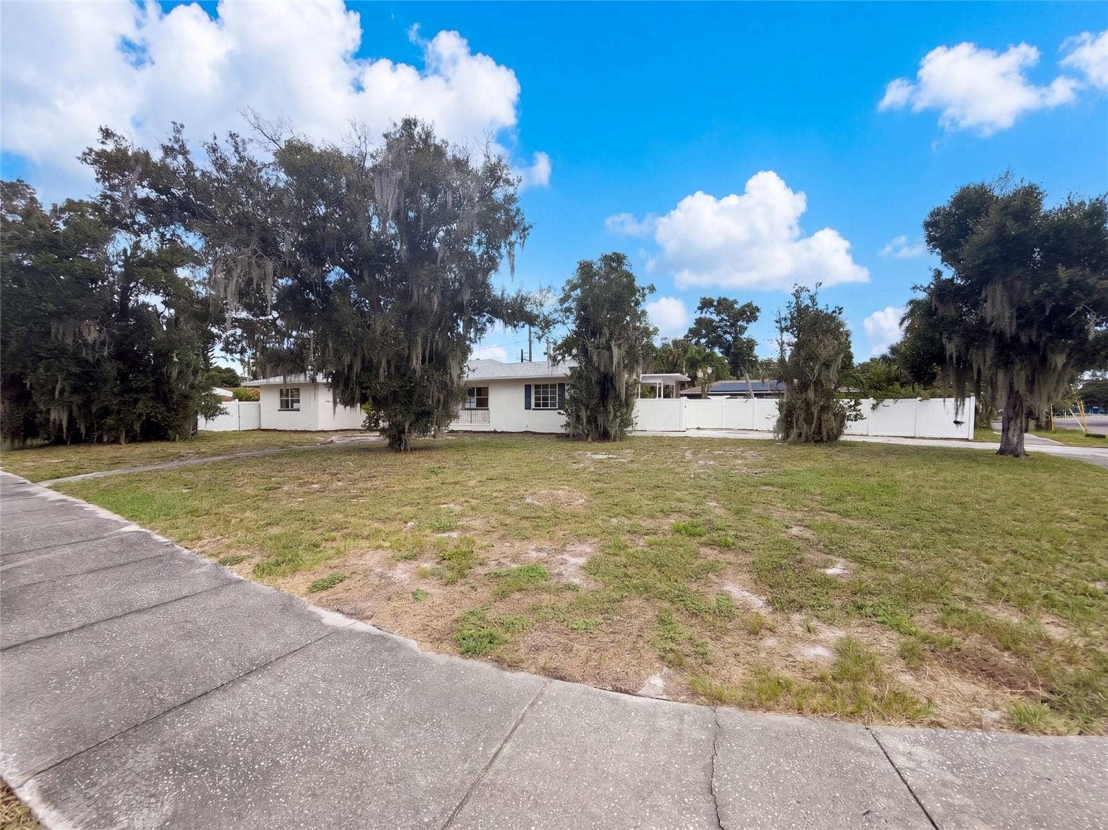 601 MYRTLE WAY S, St Petersburg, FL 33705 601 MYRTLE WAY S, St Petersburg, FL 33705