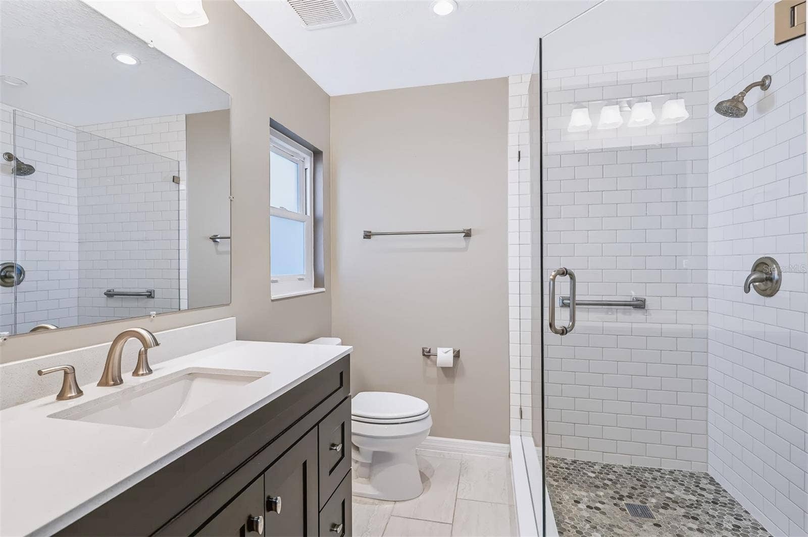 624 DUNRAVEN DRIVE, Winter Park, FL 32792 Primary Ensuite Bathroom with Granite Top Vanity with Soft-Close Drawers & Cabinets