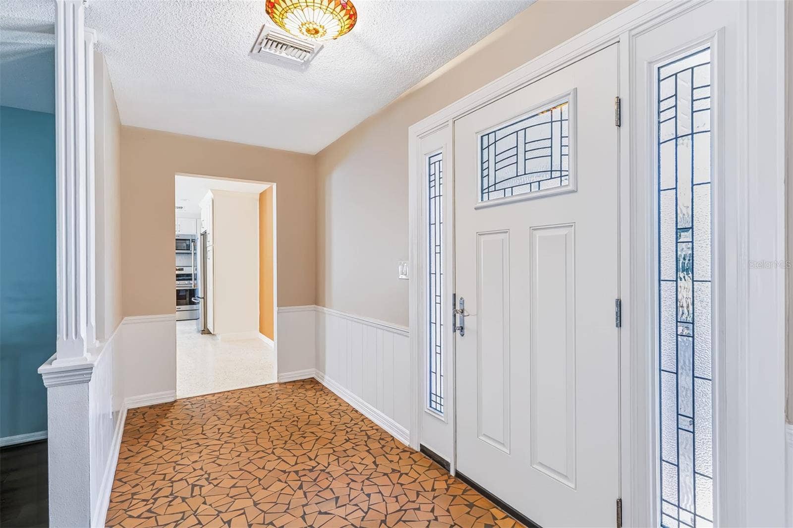624 DUNRAVEN DRIVE, Winter Park, FL 32792 Welcoming Entry with Chair Rail Molding