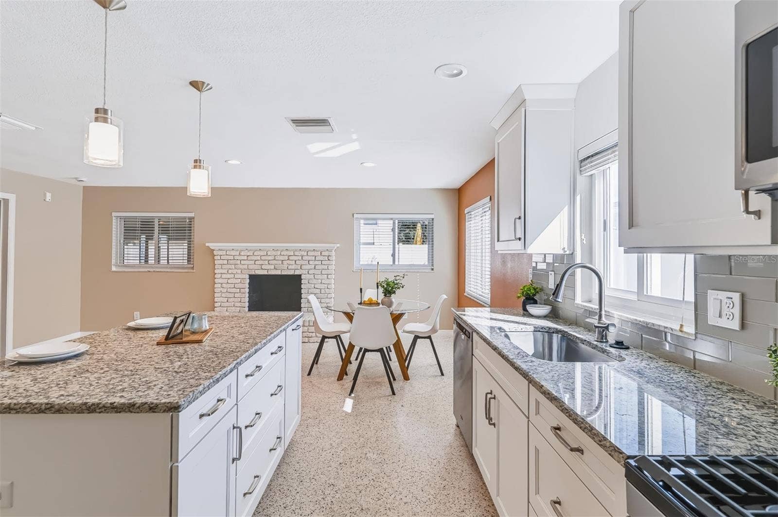 624 DUNRAVEN DRIVE, Winter Park, FL 32792 Kitchen & Eat-In Area