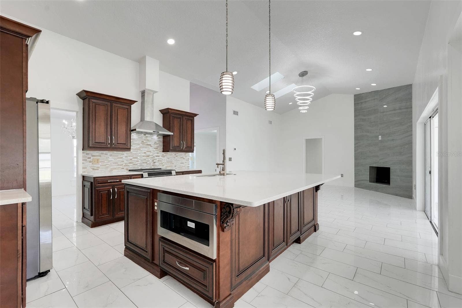 9106 GALLEON COURT, Orlando, FL 32819 9106 GALLEON COURT, Orlando, FL 32819