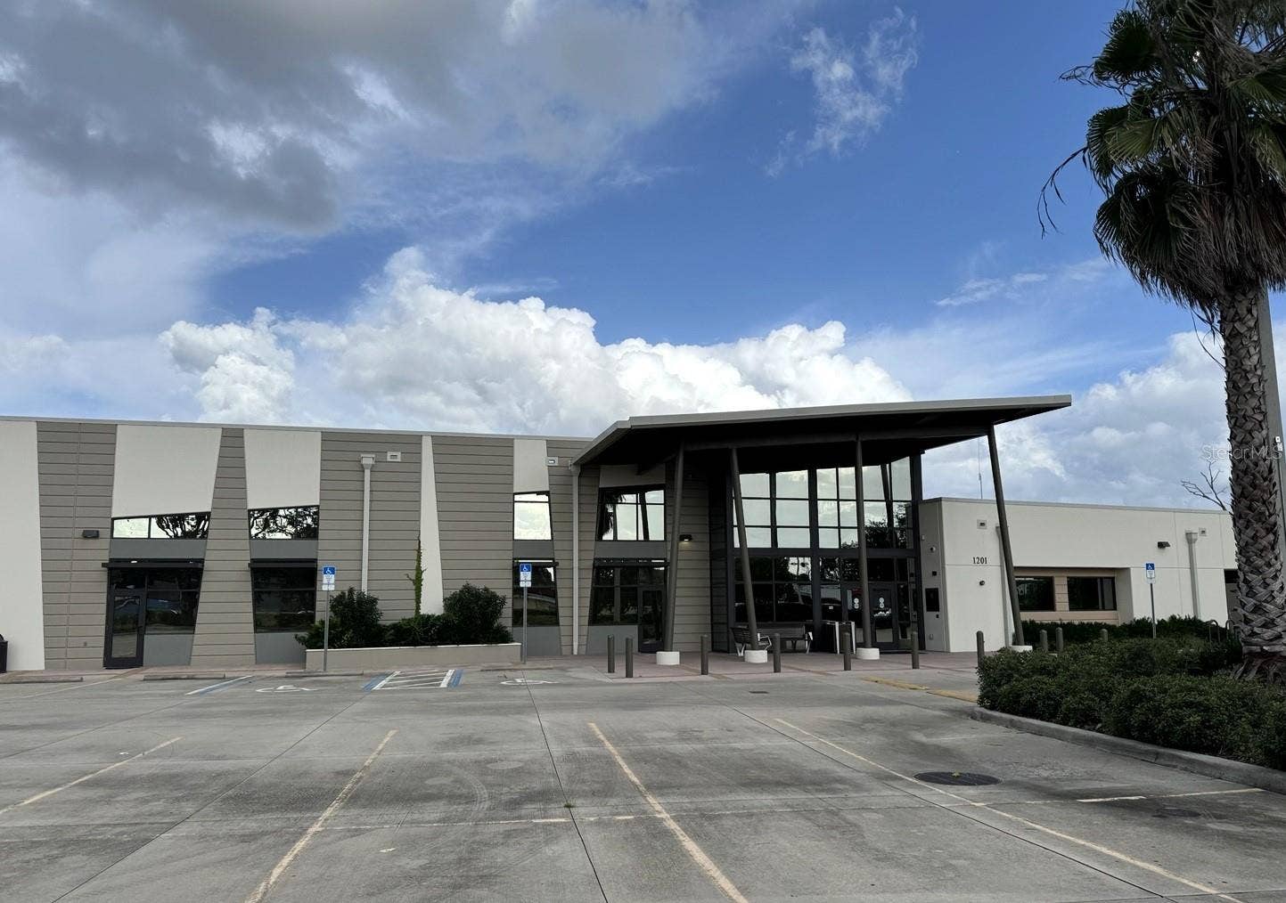 1239 19TH STREET, Orlando, FL 32805 Holden Heights Community Center located directly across the street from the properties