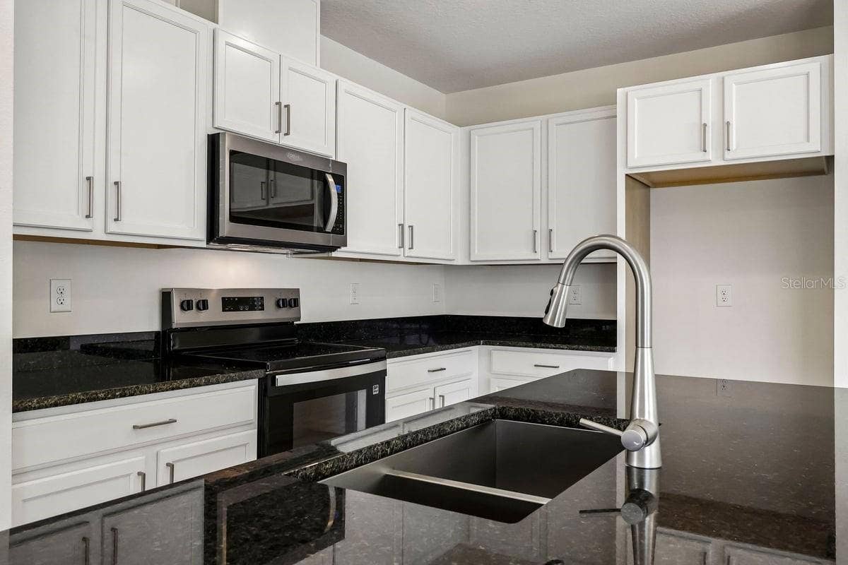 627 MEADOWS EDGE PLACE, Lake Wales, FL 33859