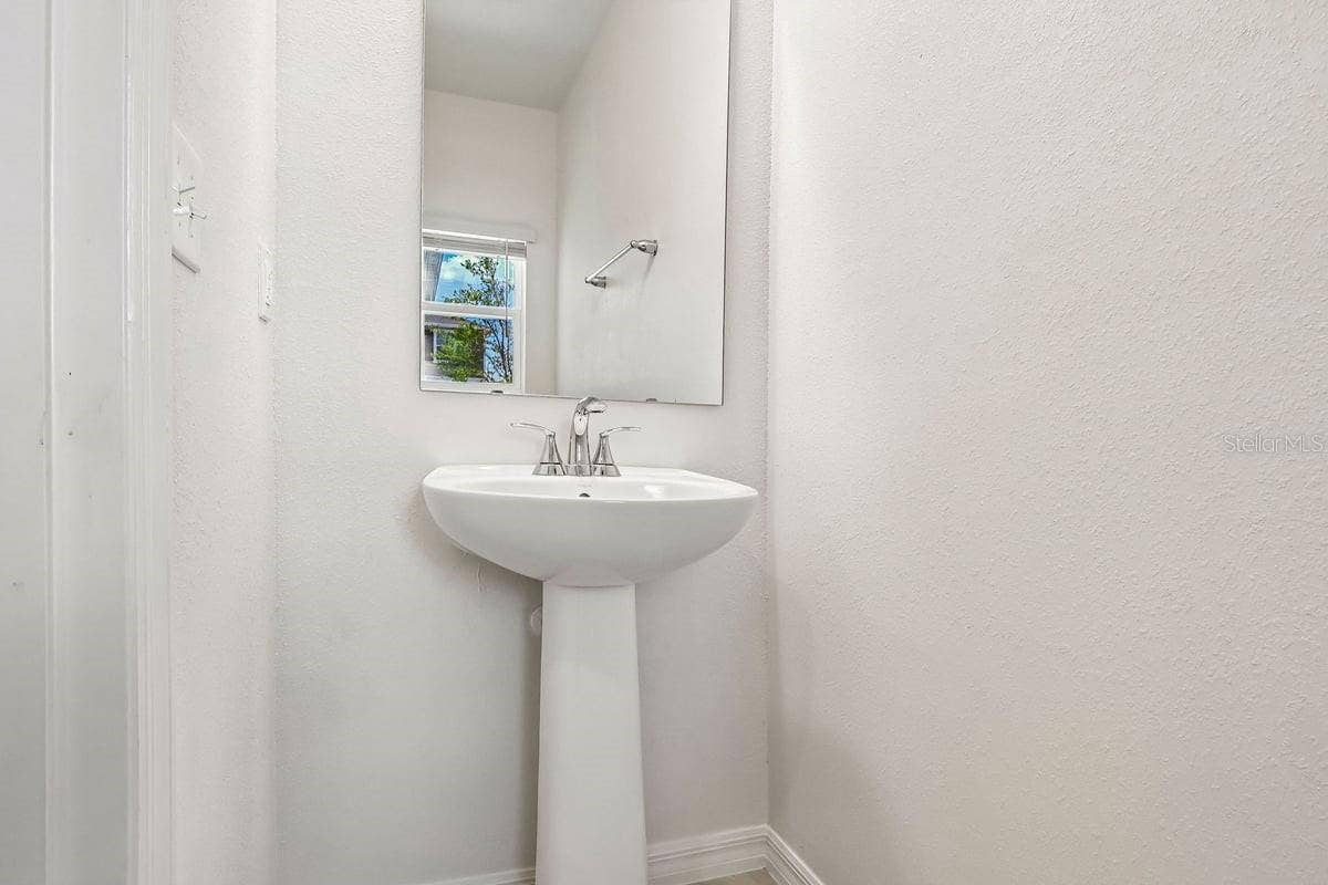 627 MEADOWS EDGE PLACE, Lake Wales, FL 33859