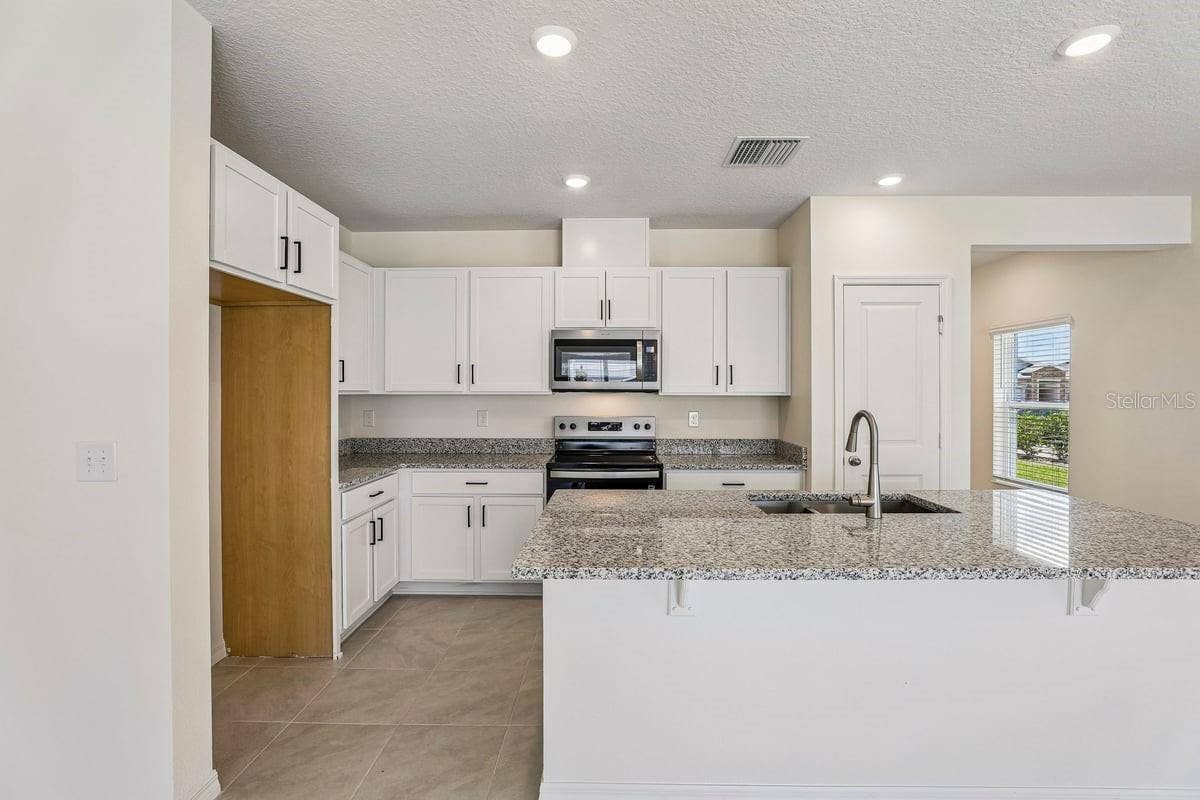 647 MEADOWS EDGE PLACE, Lake Wales, FL 33859