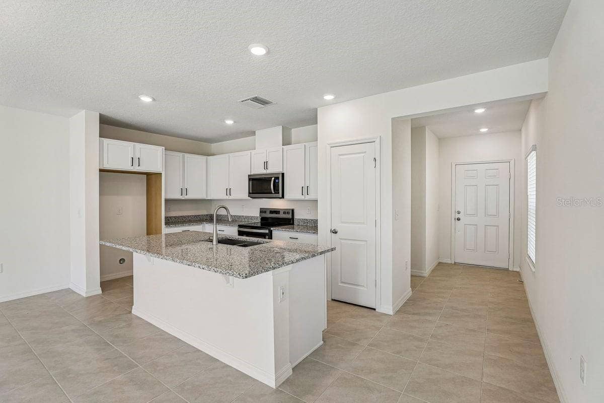 647 MEADOWS EDGE PLACE, Lake Wales, FL 33859