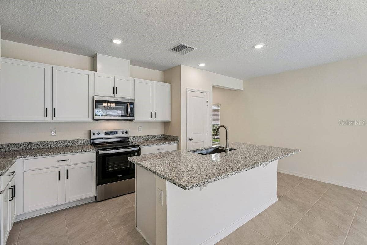 647 MEADOWS EDGE PLACE, Lake Wales, FL 33859