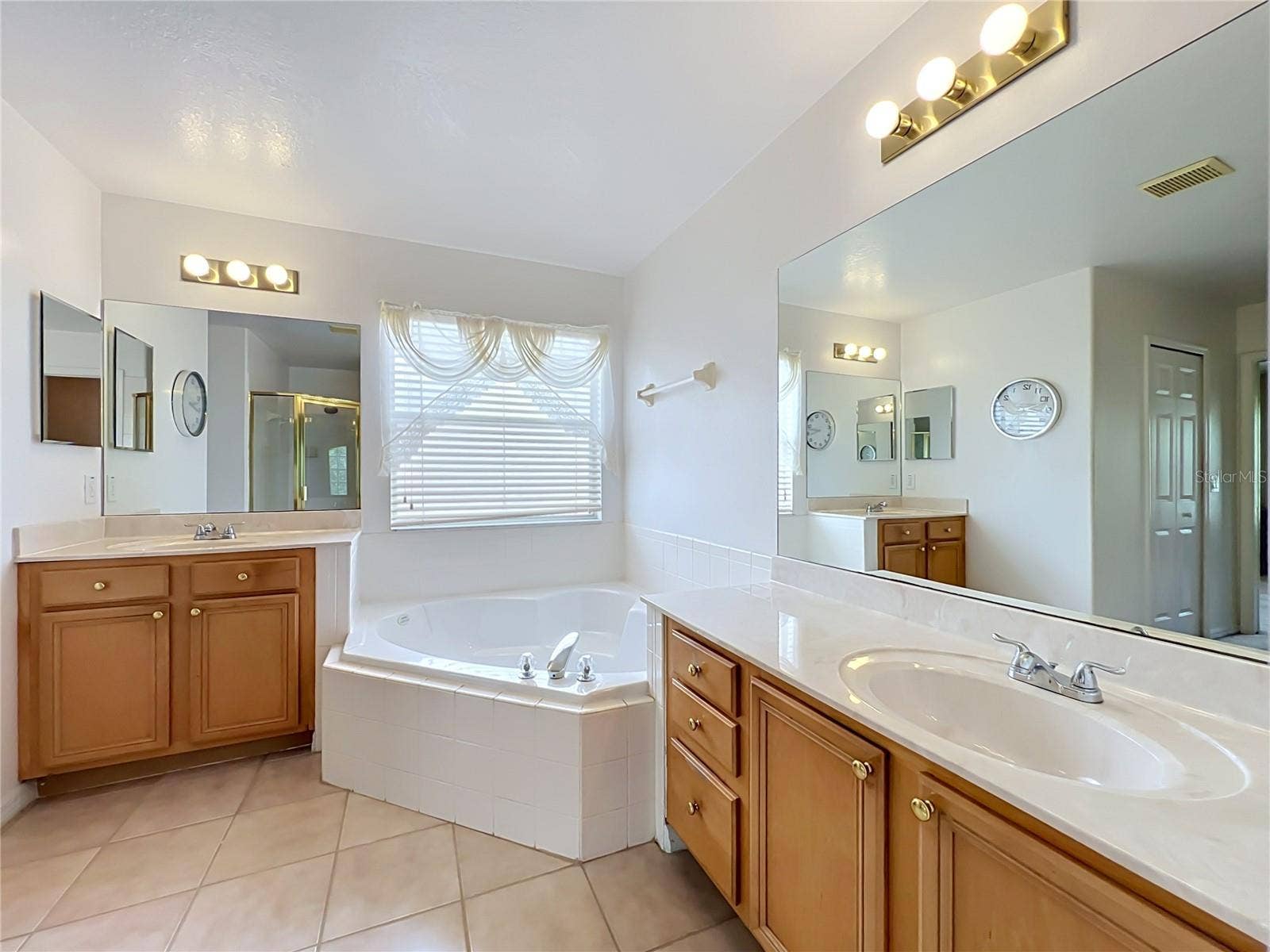 13556 HAWKEYE DRIVE, Orlando, FL 32837 13556 HAWKEYE DRIVE, Orlando, FL 32837