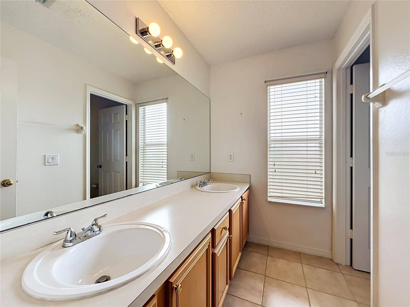 13556 HAWKEYE DRIVE, Orlando, FL 32837 13556 HAWKEYE DRIVE, Orlando, FL 32837