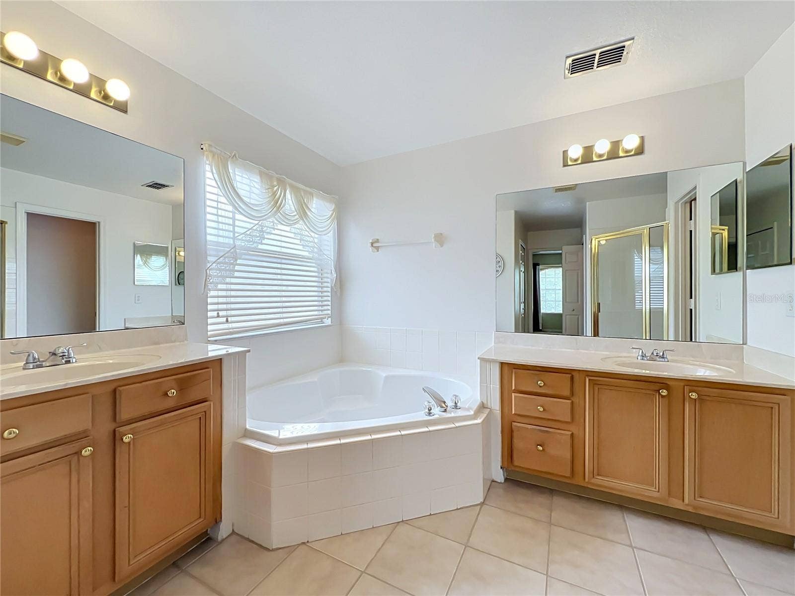 13556 HAWKEYE DRIVE, Orlando, FL 32837 13556 HAWKEYE DRIVE, Orlando, FL 32837