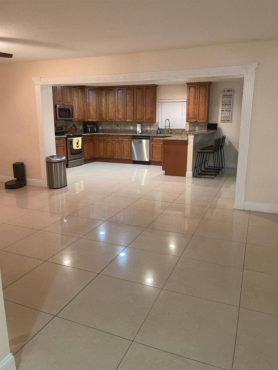 6004 HARDROCK CIRCLE, Orlando, FL 32819 KITCHEN