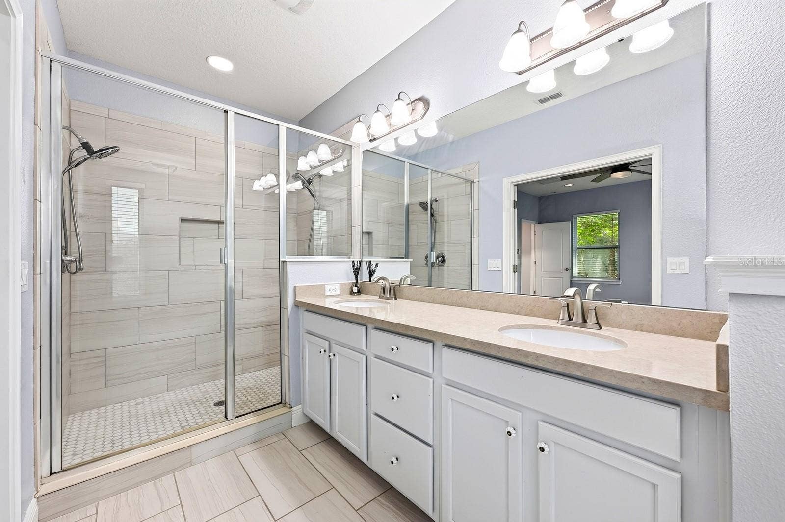 14061 WALCOTT AVENUE, Orlando, FL 32827 Well appointed private en-suite bath.
