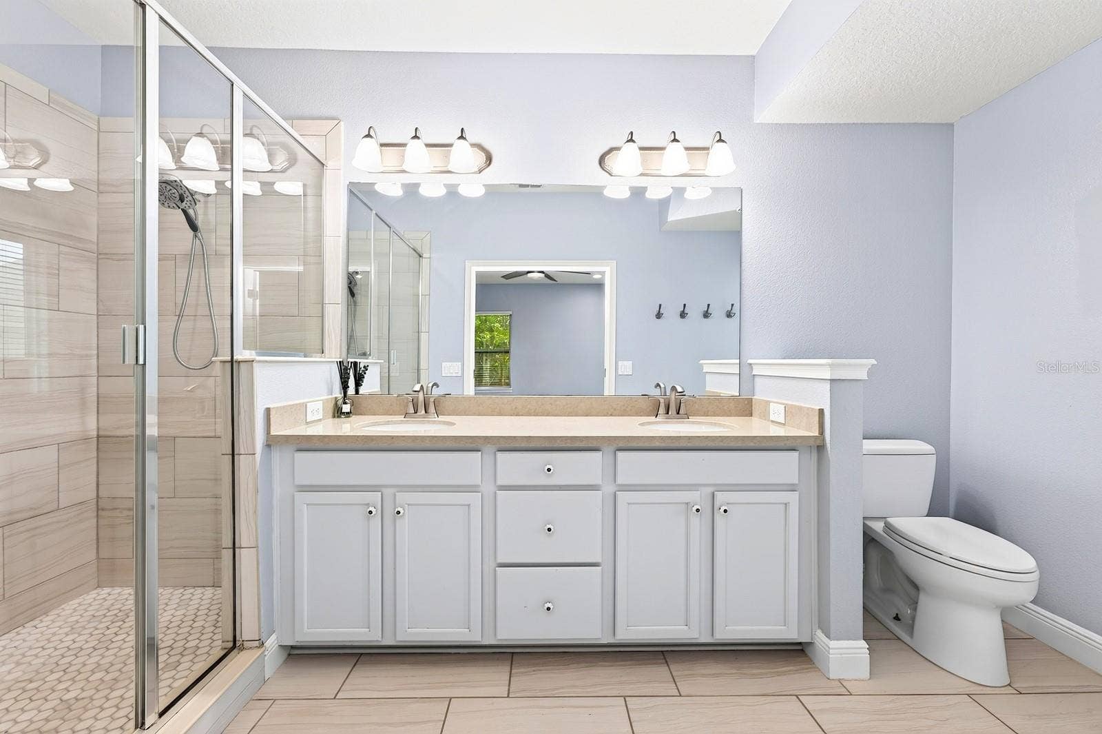 14061 WALCOTT AVENUE, Orlando, FL 32827 Well appointed private en-suite bath.