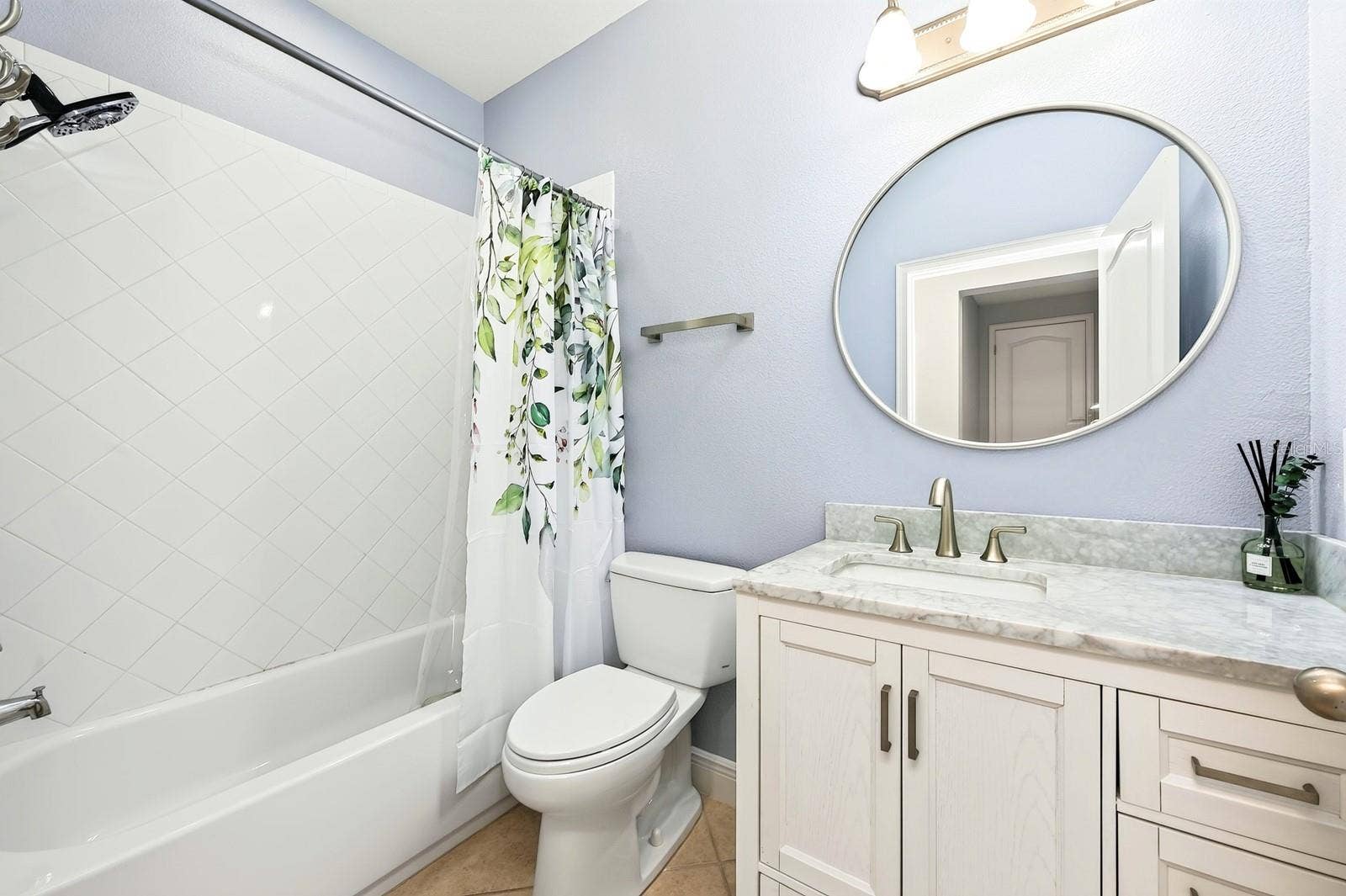 14061 WALCOTT AVENUE, Orlando, FL 32827 Second full bath.