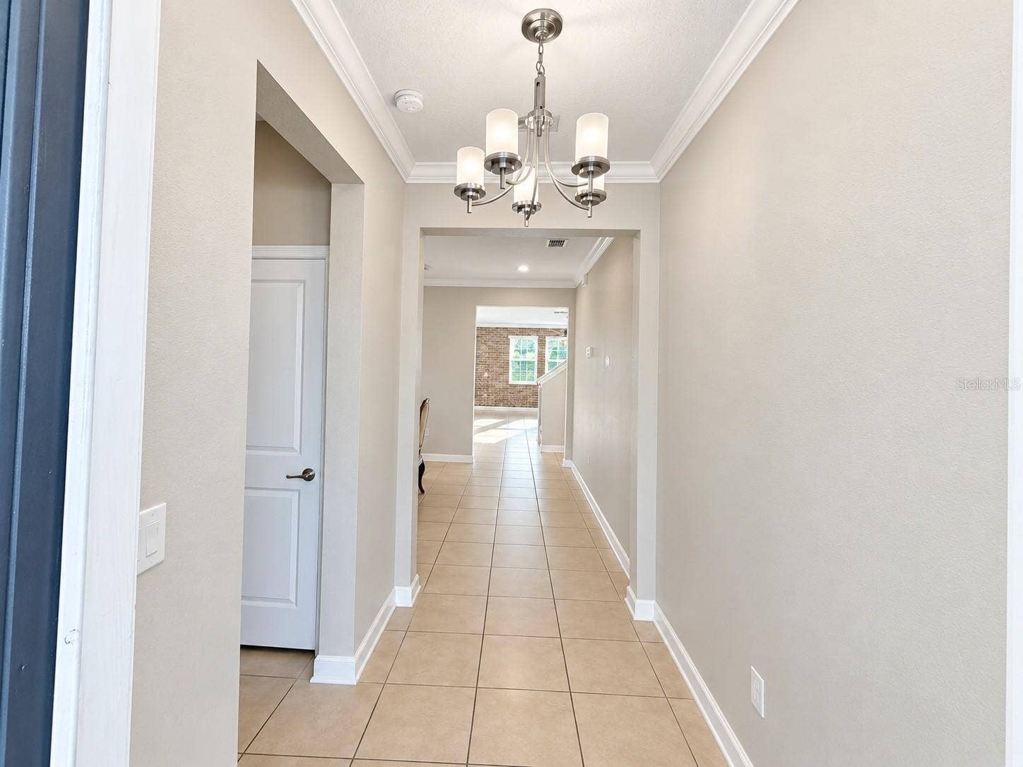 1516 BUNKER DRIVE, Davenport, FL 33896 Bright entryway welcomes you into the home's spacious and functional floor plan.