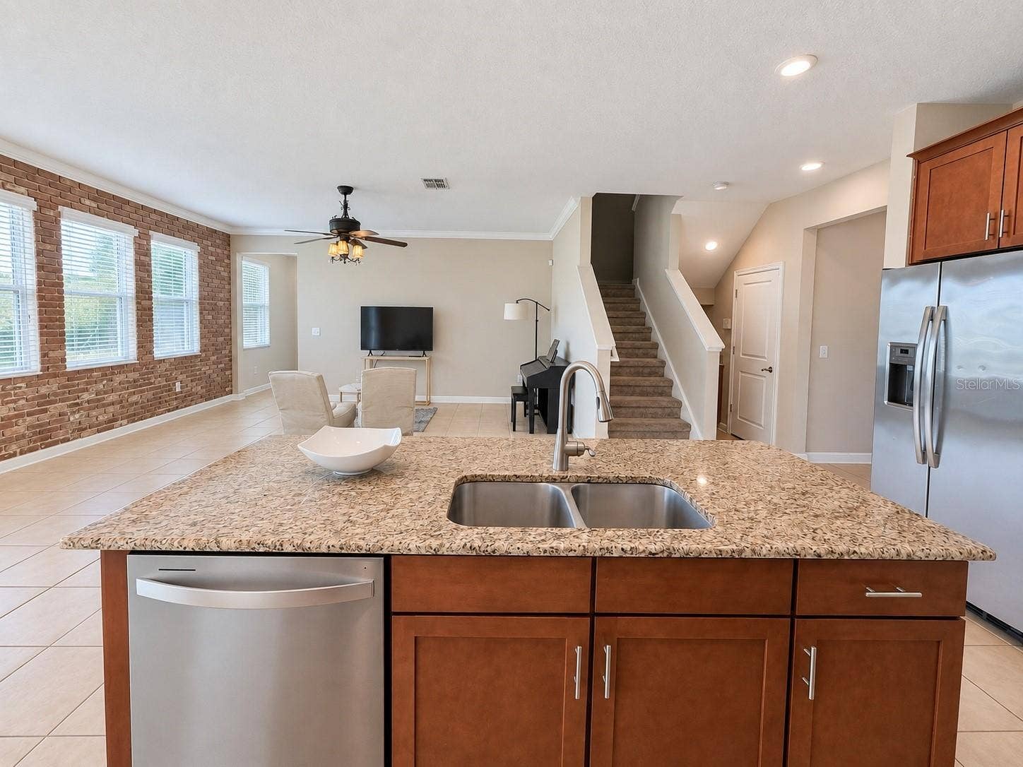 1516 BUNKER DRIVE, Davenport, FL 33896 Bright, open kitchen offering plenty of storage.