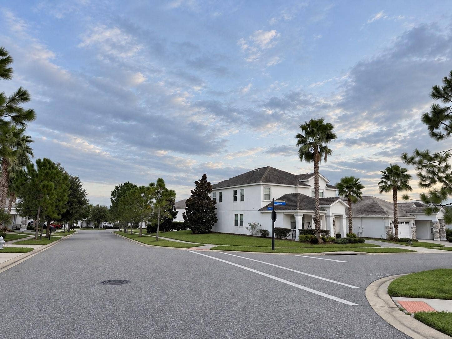1516 BUNKER DRIVE, Davenport, FL 33896 Expansive side yard highlights the additional outdoor space offered by the corner homesite.