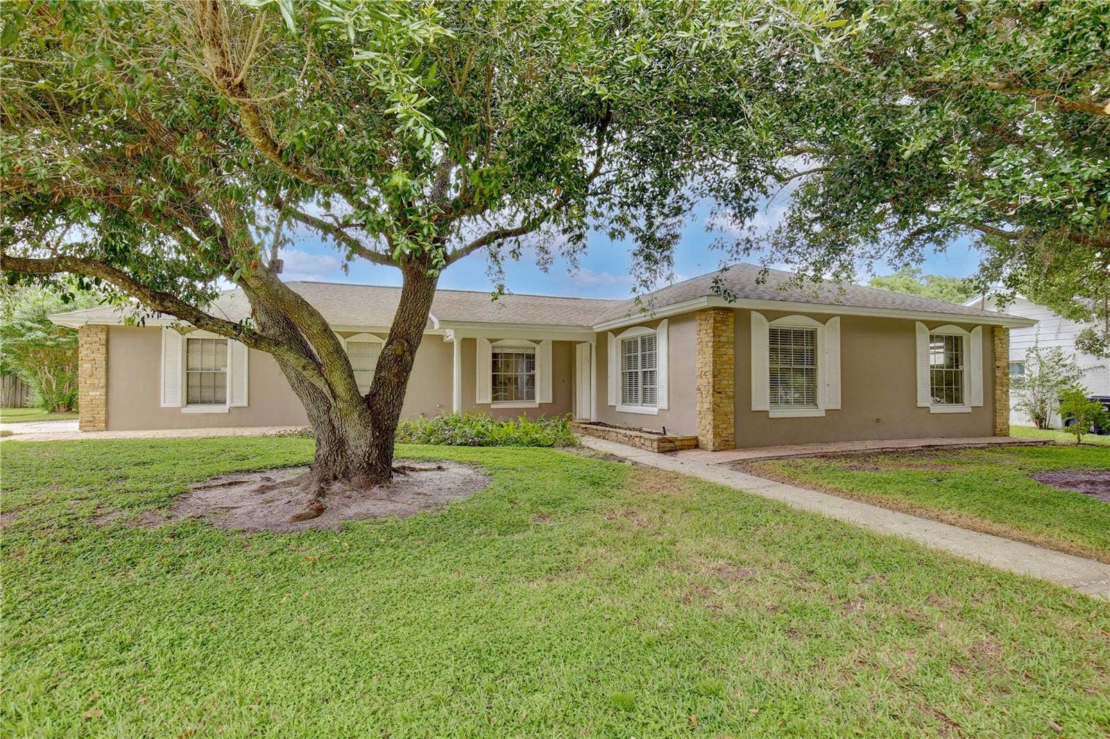 8611 EL PRADO AVENUE, Orlando, FL 32825 8611 EL PRADO AVENUE, Orlando, FL 32825