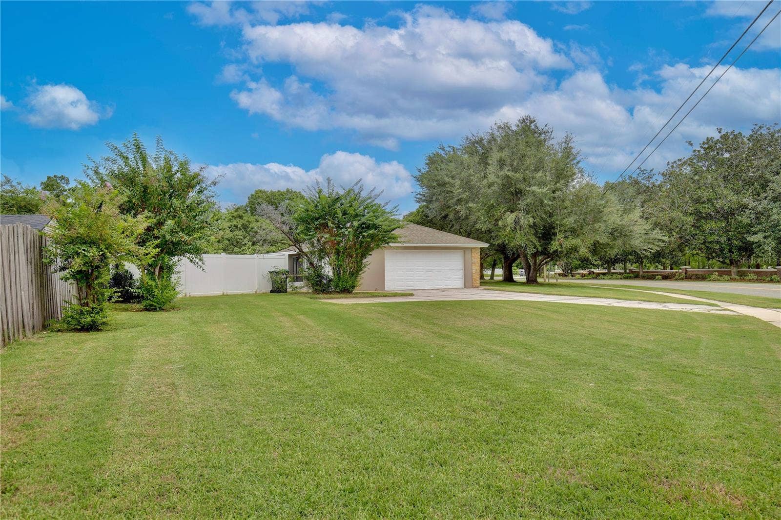 8611 EL PRADO AVENUE, Orlando, FL 32825 8611 EL PRADO AVENUE, Orlando, FL 32825