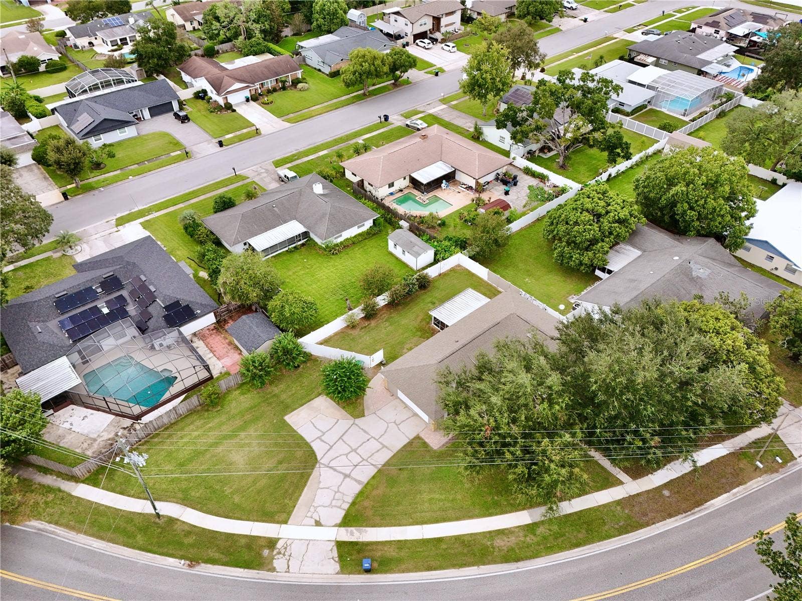 8611 EL PRADO AVENUE, Orlando, FL 32825 8611 EL PRADO AVENUE, Orlando, FL 32825
