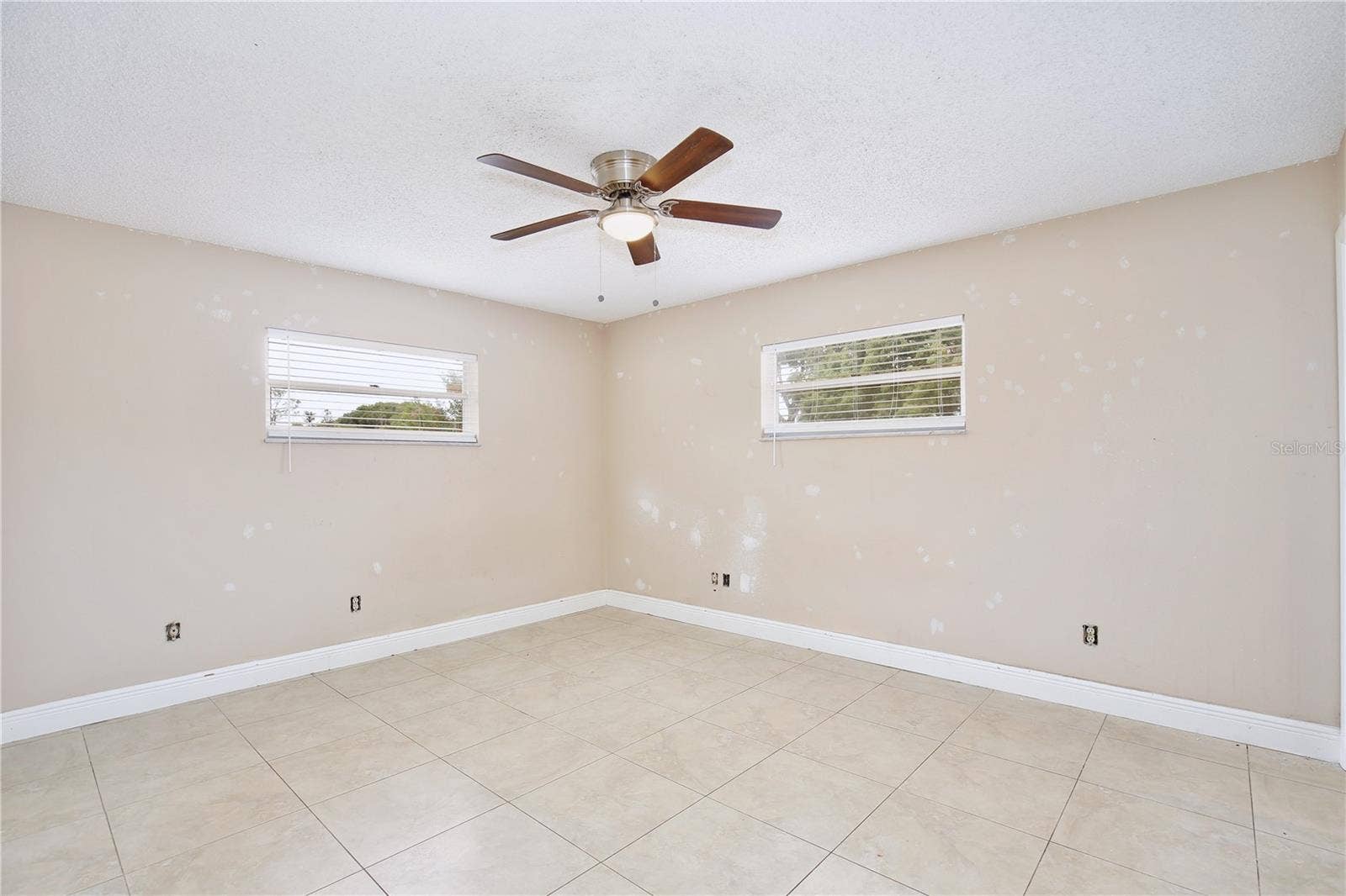 8611 EL PRADO AVENUE, Orlando, FL 32825 8611 EL PRADO AVENUE, Orlando, FL 32825