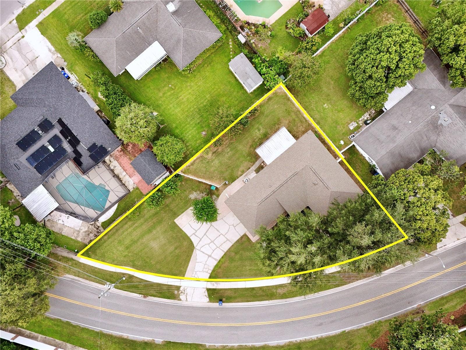 8611 EL PRADO AVENUE, Orlando, FL 32825 8611 EL PRADO AVENUE, Orlando, FL 32825