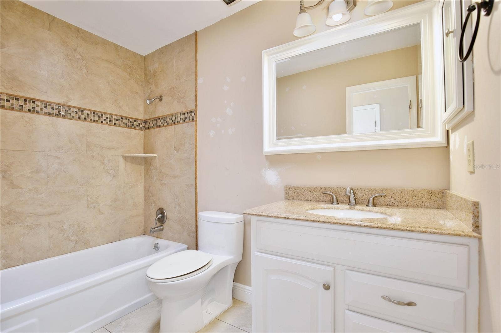 8611 EL PRADO AVENUE, Orlando, FL 32825 8611 EL PRADO AVENUE, Orlando, FL 32825