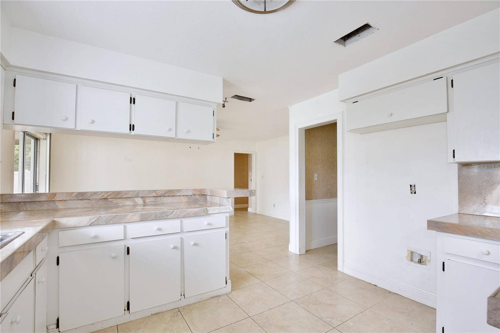 8611 EL PRADO AVENUE, Orlando, FL 32825 8611 EL PRADO AVENUE, Orlando, FL 32825