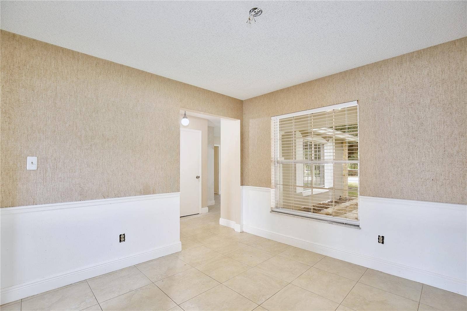 8611 EL PRADO AVENUE, Orlando, FL 32825 8611 EL PRADO AVENUE, Orlando, FL 32825