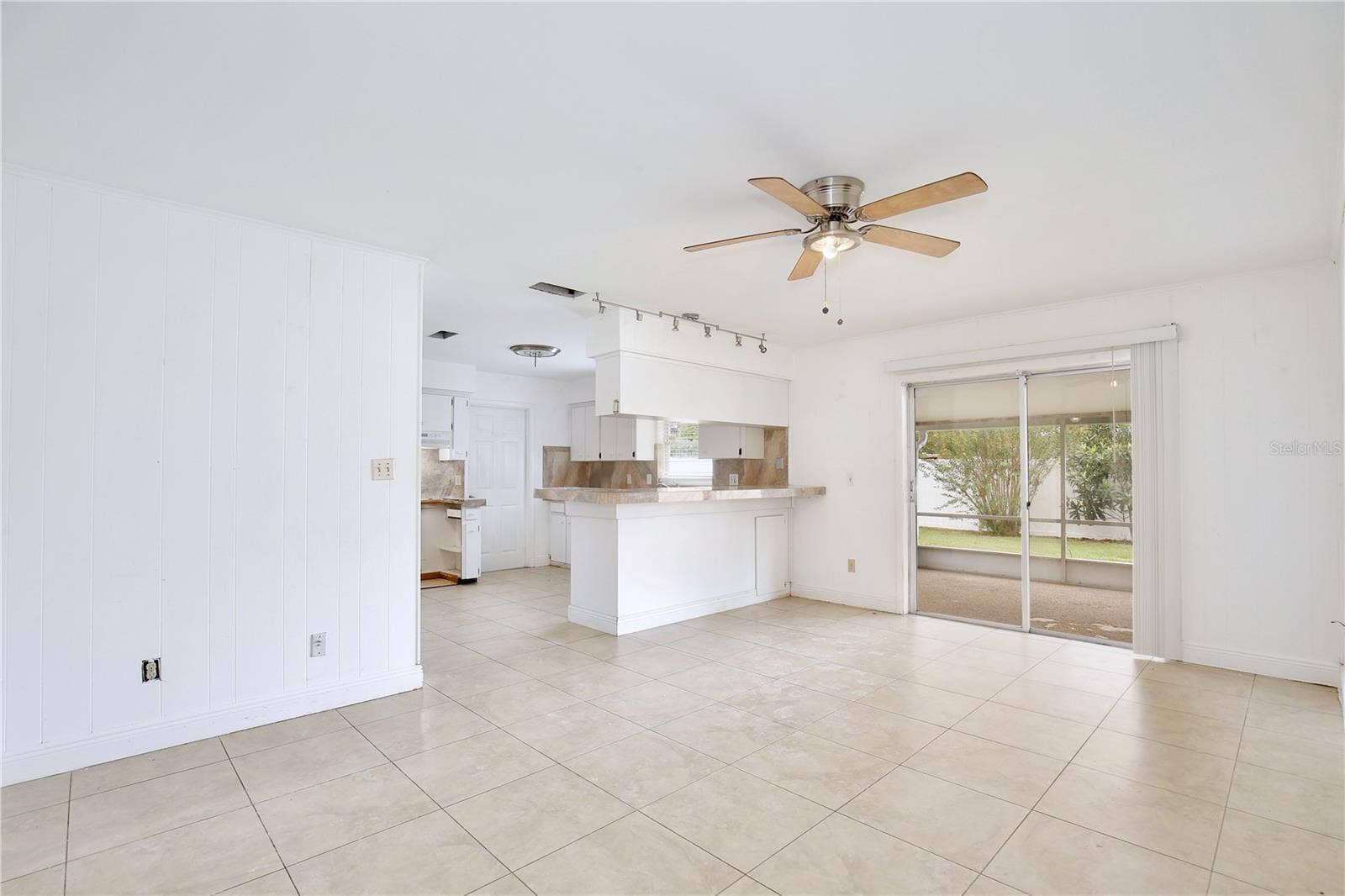 8611 EL PRADO AVENUE, Orlando, FL 32825 8611 EL PRADO AVENUE, Orlando, FL 32825