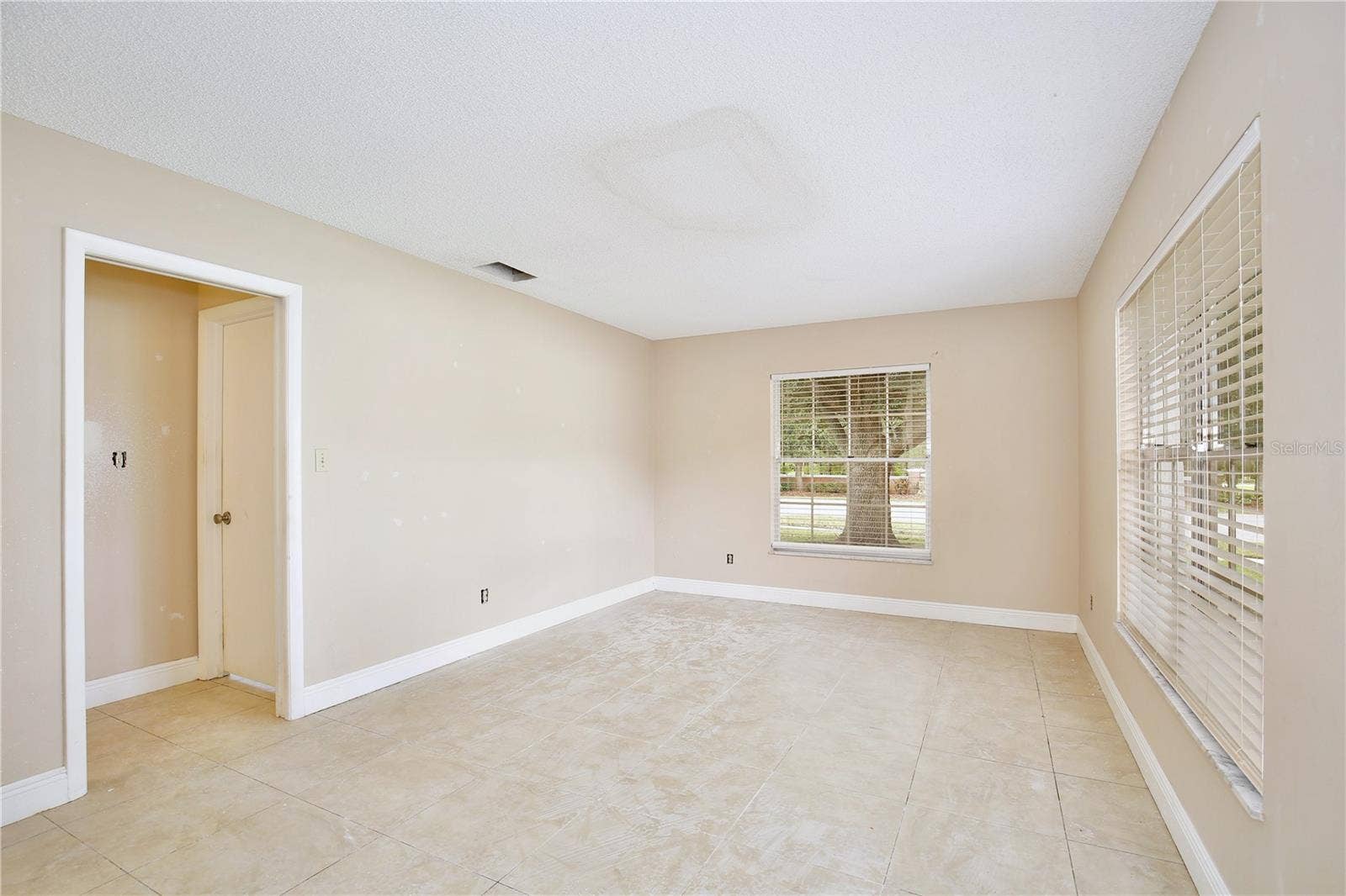 8611 EL PRADO AVENUE, Orlando, FL 32825 8611 EL PRADO AVENUE, Orlando, FL 32825
