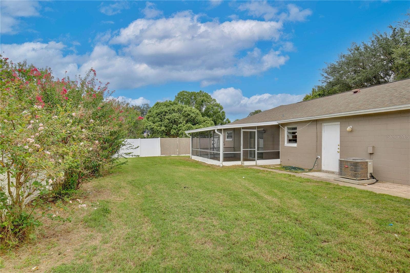 8611 EL PRADO AVENUE, Orlando, FL 32825 8611 EL PRADO AVENUE, Orlando, FL 32825