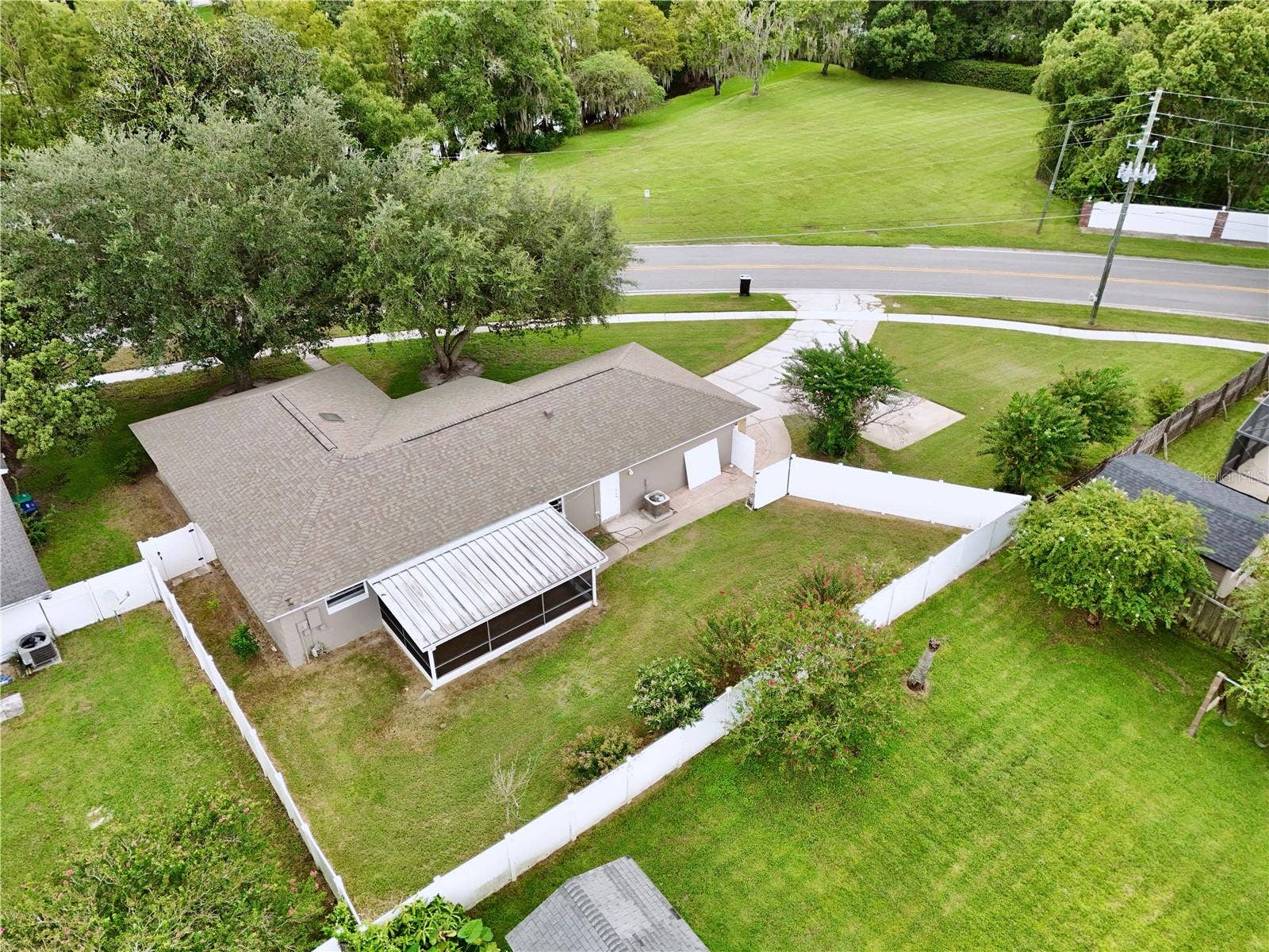 8611 EL PRADO AVENUE, Orlando, FL 32825 8611 EL PRADO AVENUE, Orlando, FL 32825