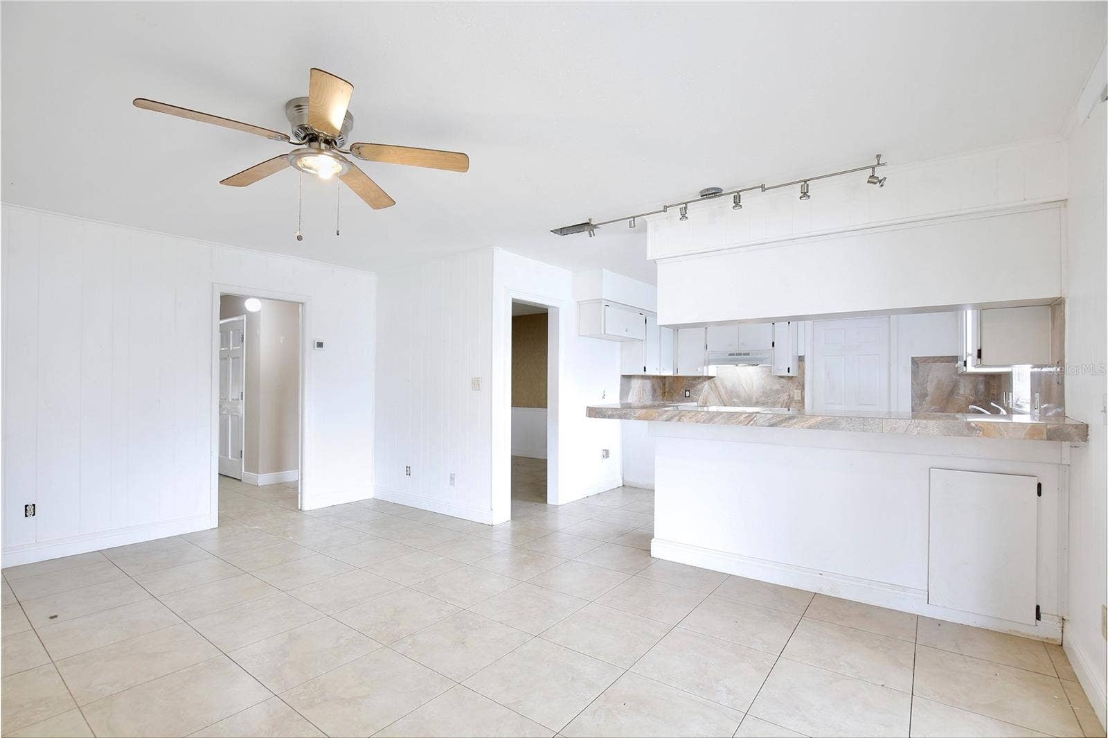 8611 EL PRADO AVENUE, Orlando, FL 32825 8611 EL PRADO AVENUE, Orlando, FL 32825