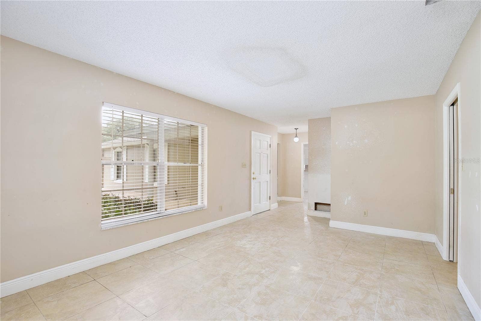 8611 EL PRADO AVENUE, Orlando, FL 32825 8611 EL PRADO AVENUE, Orlando, FL 32825