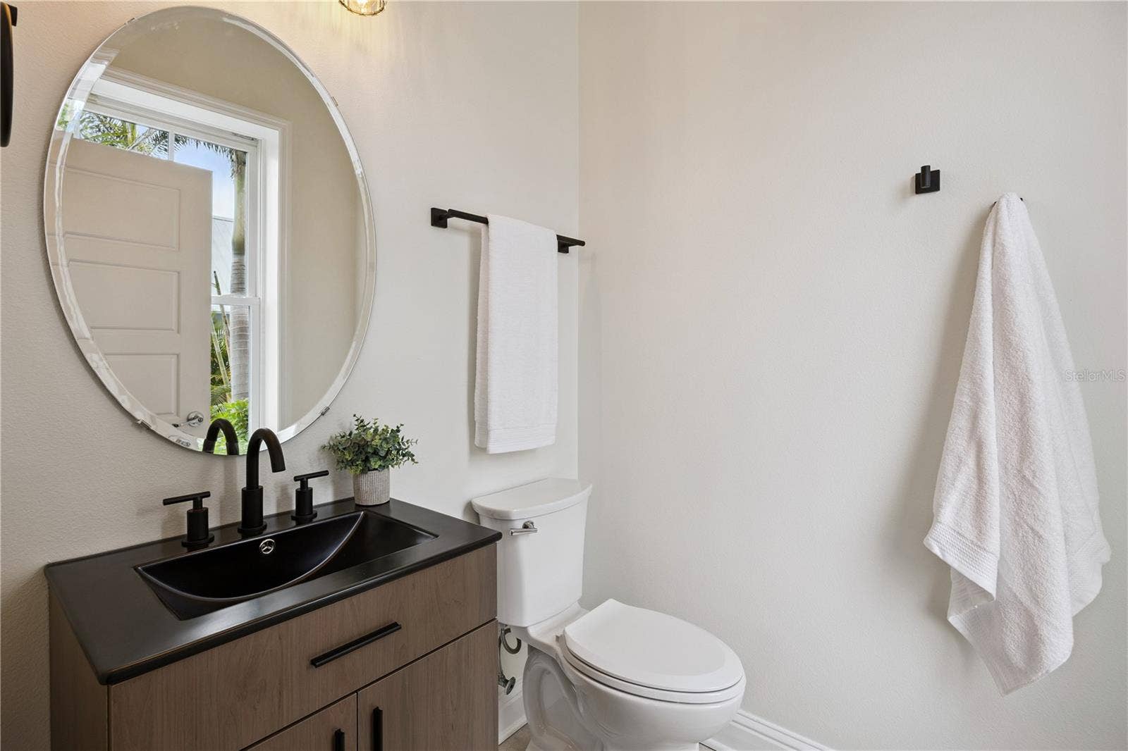 1362 UNION CLUB DRIVE, Winter Garden, FL 34787 Powder bathroom downstairs
