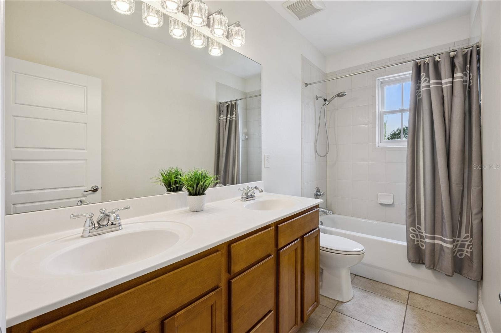 1362 UNION CLUB DRIVE, Winter Garden, FL 34787 Guest bathroom upstairs