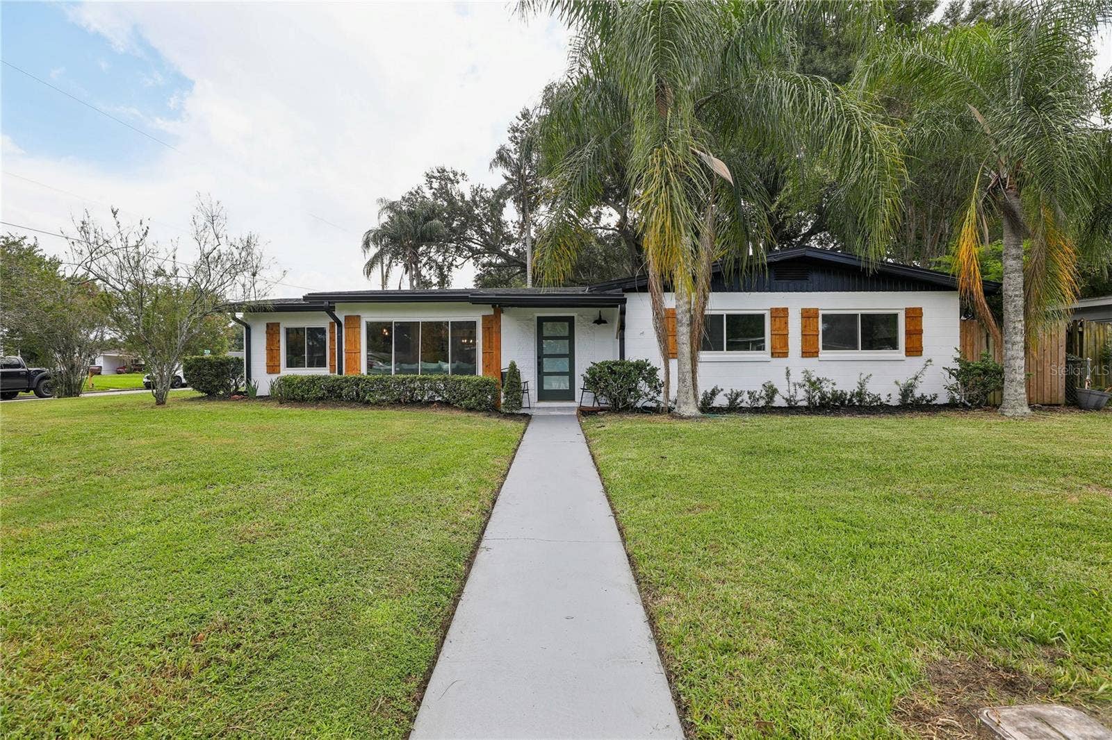1718 CAMPBELL AVENUE, Orlando, FL 32806 Oversized corner lot in the heart of Orlandos 32806