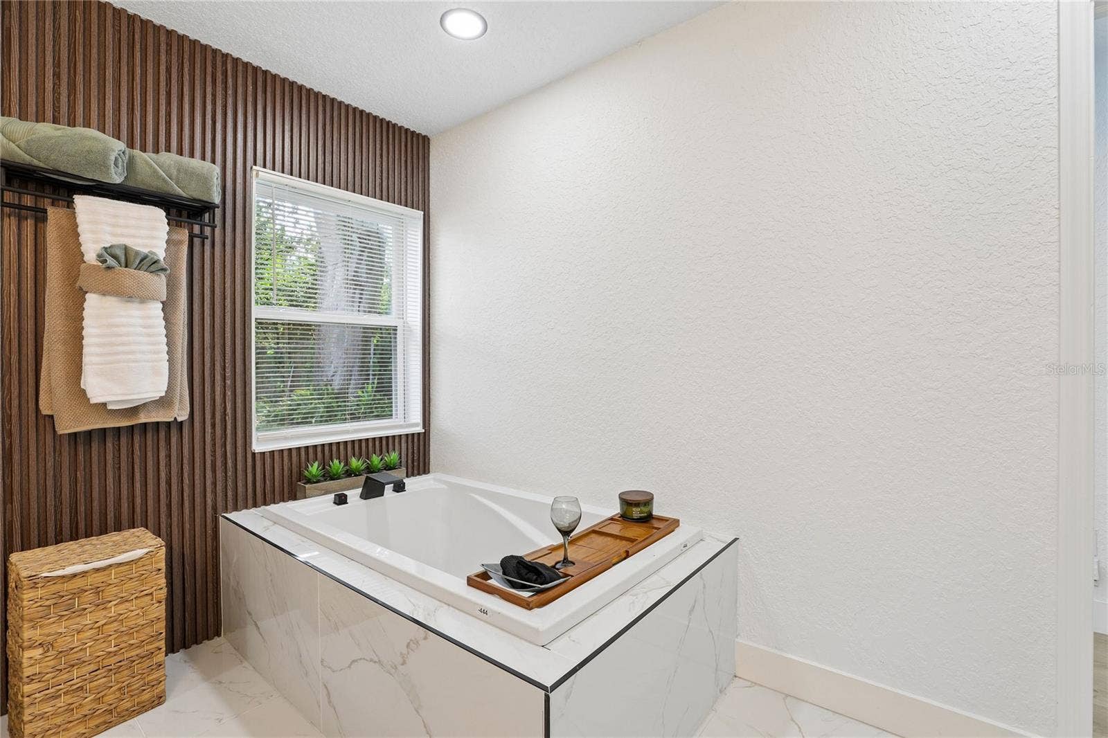1718 CAMPBELL AVENUE, Orlando, FL 32806 Your own private place to unwind at the end of the day