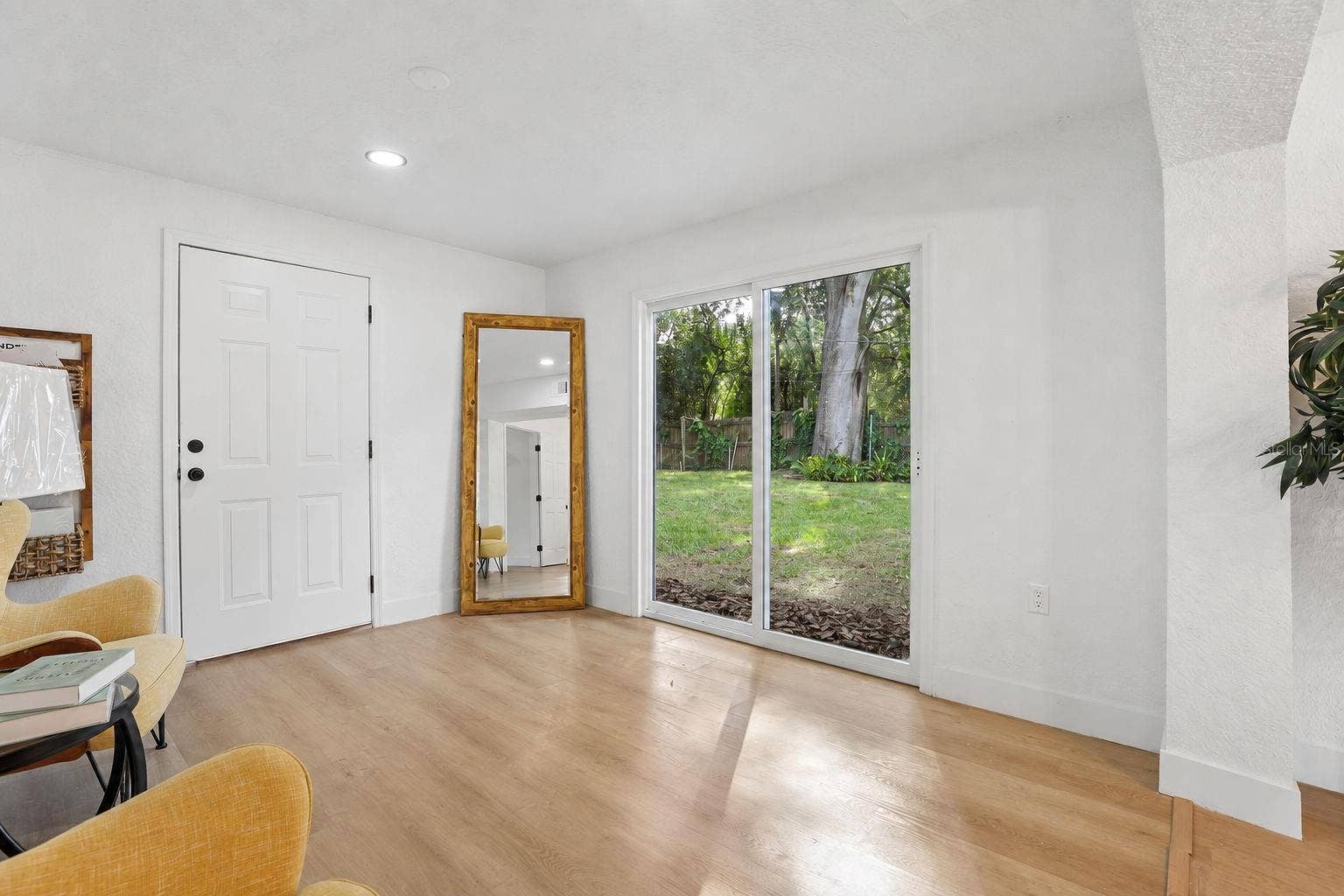 1718 CAMPBELL AVENUE, Orlando, FL 32806 Large sliding glass doors create an easy connection to the outdoor space