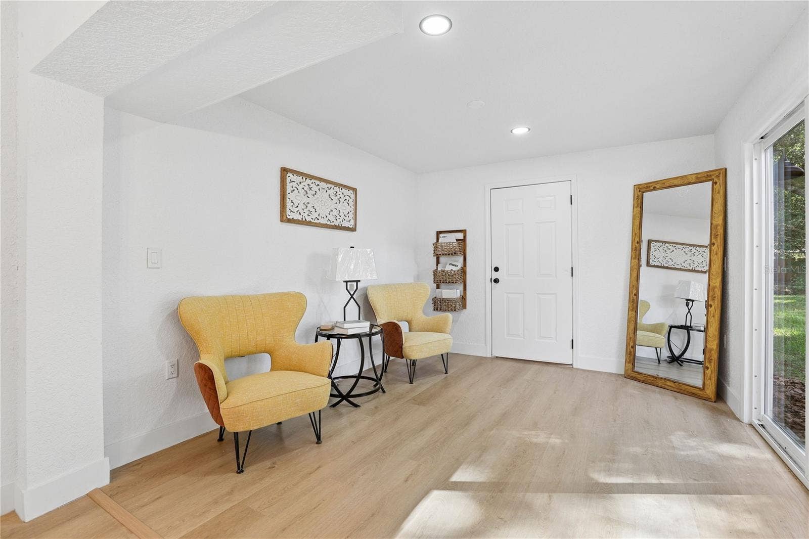 1718 CAMPBELL AVENUE, Orlando, FL 32806 Flexible sitting area filled with natural light and backyard views