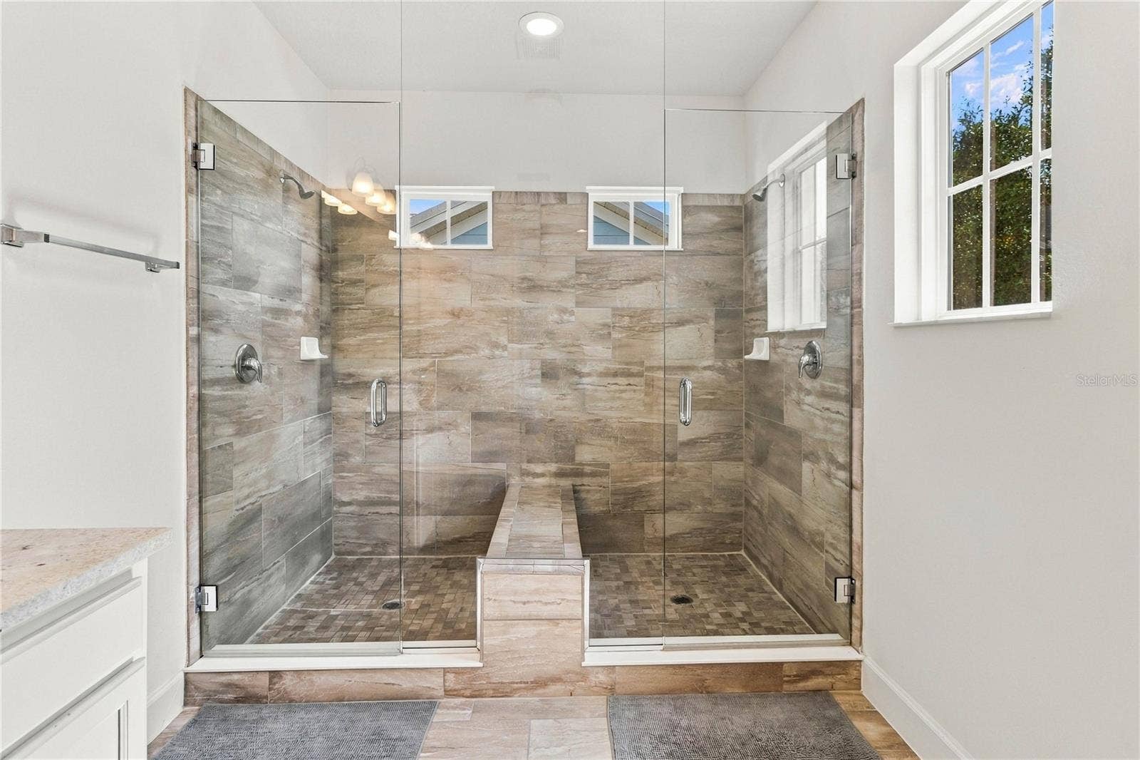 1472 FAIRVIEW CIR, Kissimmee, FL 34747 Double entrance shower