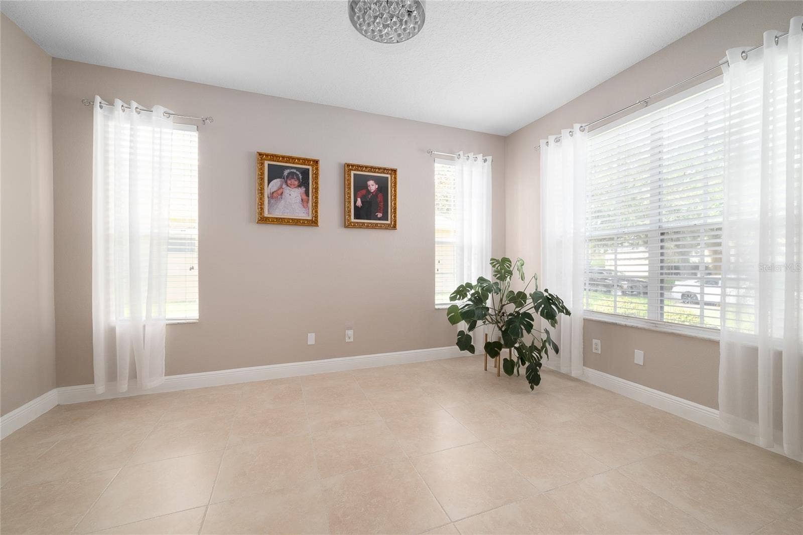 2122 CASCADES COVE DRIVE, Orlando, FL 32820 Living Room