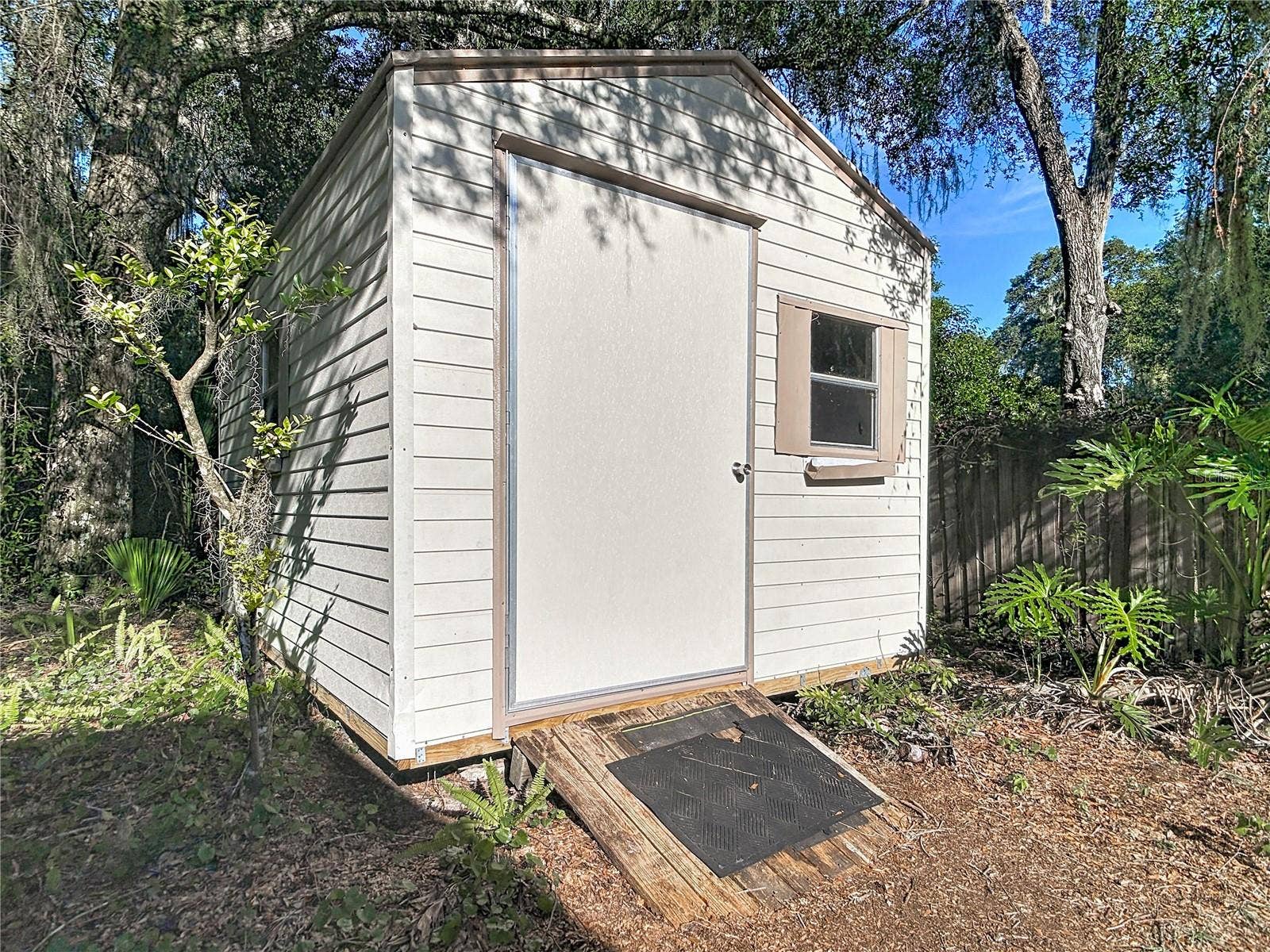 1056 SHADY HOLLOW DRIVE, Deland, FL 32724 Storage