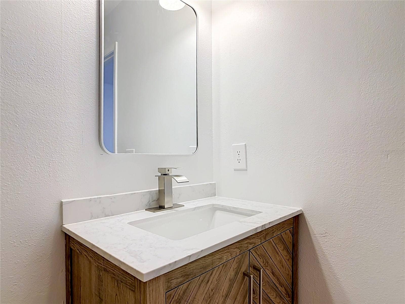 1056 SHADY HOLLOW DRIVE, Deland, FL 32724 Master Bathroom