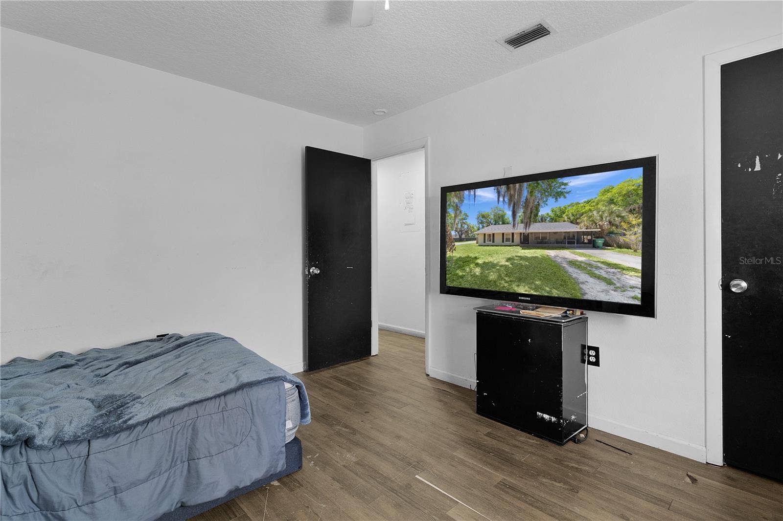 1124 N GRANT AVENUE, Mount Dora, FL 32757 1124 N GRANT AVENUE, Mount Dora, FL 32757