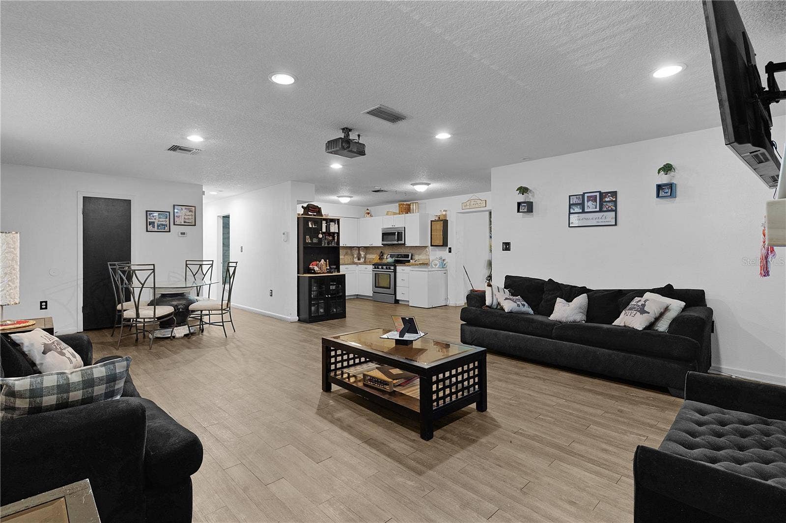 1124 N GRANT AVENUE, Mount Dora, FL 32757 1124 N GRANT AVENUE, Mount Dora, FL 32757
