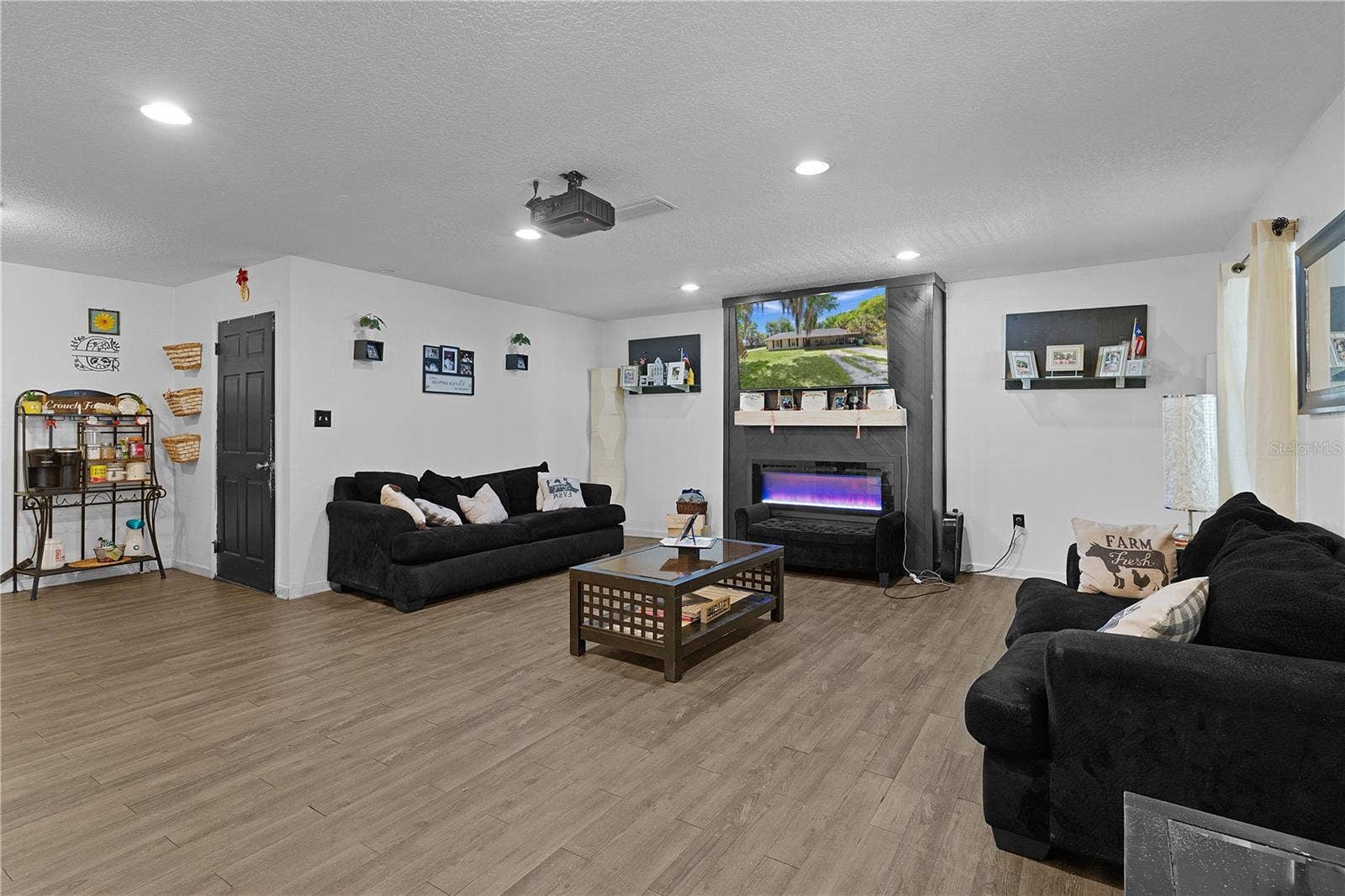 1124 N GRANT AVENUE, Mount Dora, FL 32757 1124 N GRANT AVENUE, Mount Dora, FL 32757