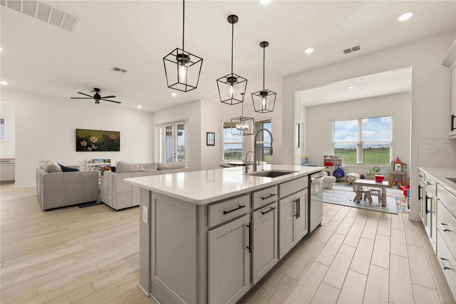 16513 SILVER BROOK WAY, Winter Garden, FL 34787 16513 SILVER BROOK WAY, Winter Garden, FL 34787