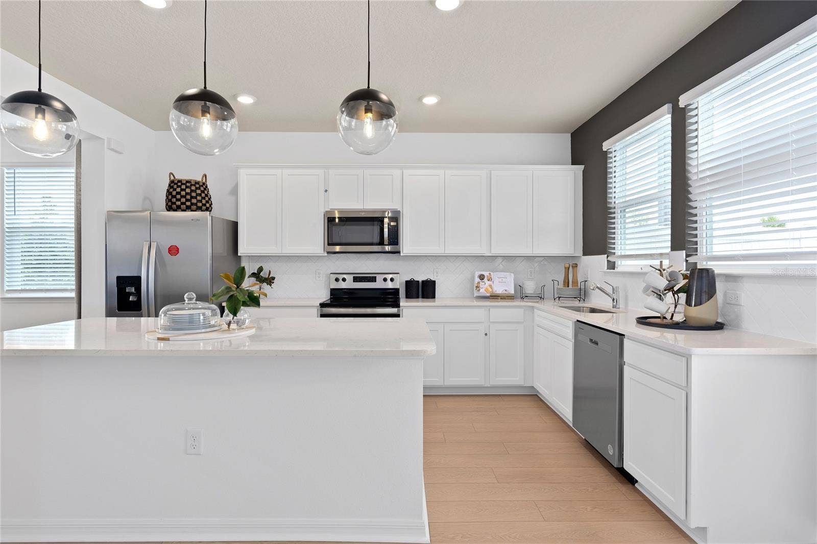 6379 ARGENT WOOD DRIVE, Winter Garden, FL 34787 Model Home Design Only. Pictures and furnishings are for illustrative purposes only. Elevations, colors and options may vary. Furniture is for model home staging only.